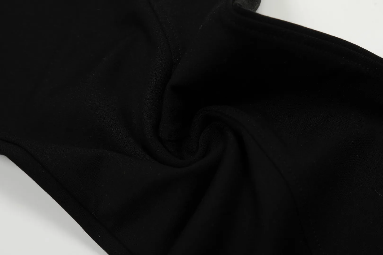 🅿️250 "Top quality" Style number: T7002# [Ralph Lauren solid color pony embroidered logo simple casual wide-leg trousers] ✅Ralph Lauren classic basic versatile unisex wide-leg spliced couple straight trousers ✅Brocade and cotton Roman cloth splicing technology ✅The version is restored to the original single The maximum size can be worn up to 170 pounds Loose, comfortable and stress-free ✅The upper body is simple and easy to match ootd must-have Good-looking clothes are never chosen by anyone. A must-have in couples’ wardrobes. Size: S-XL. Color: floral gray, black, yellow, and fruit green.